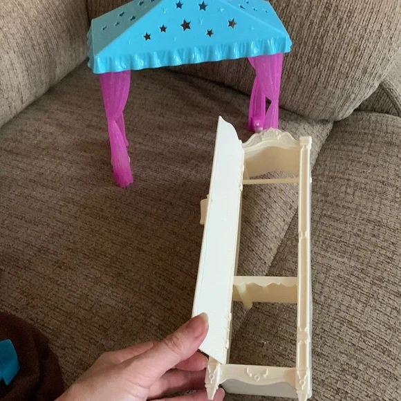 Free w bundle purchase: plastic Tent and wardrobe furniture - Picture 4 of 4